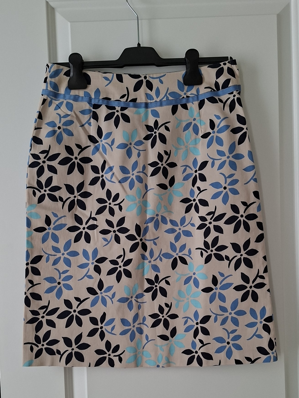 Cleo Beige A-Line Skirt with Black and Blue Floral Print zipper